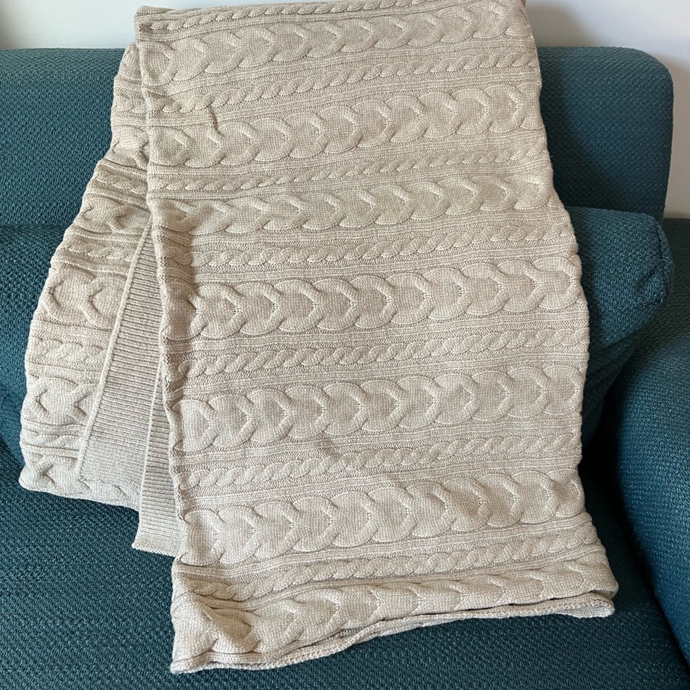 LIKE NEW Magaschoni Home Beige Knit Throw